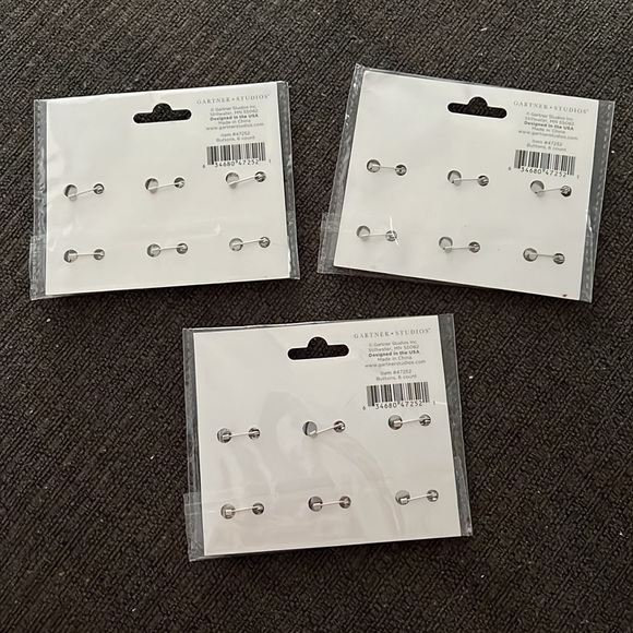 NEW- 18 “Bride Tribe” buttons - Picture 2 of 2